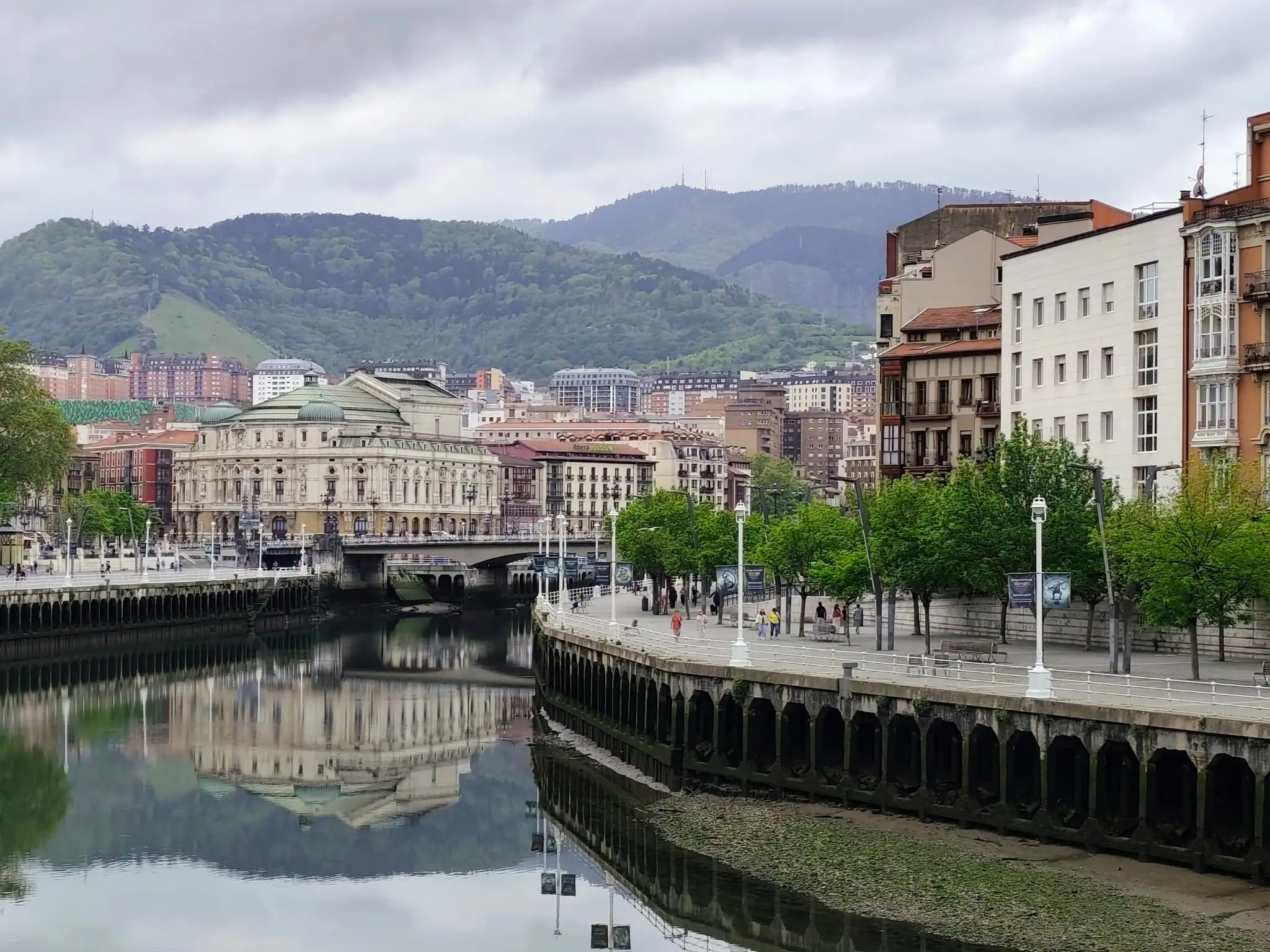 Ría de Bilbao y Teatro Arriaga